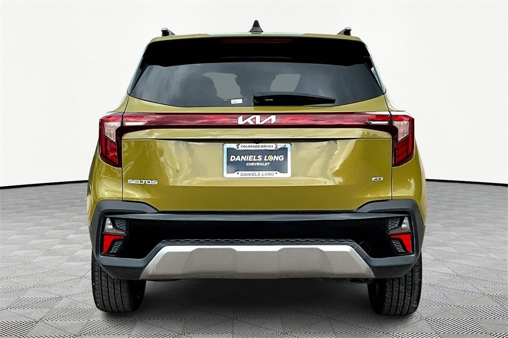 2024 Kia Seltos SX photo 2