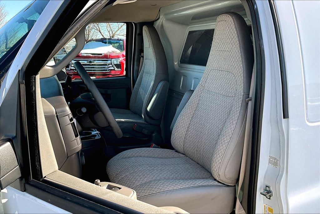 2025 Chevrolet Express Cargo Work Van - Photo 9