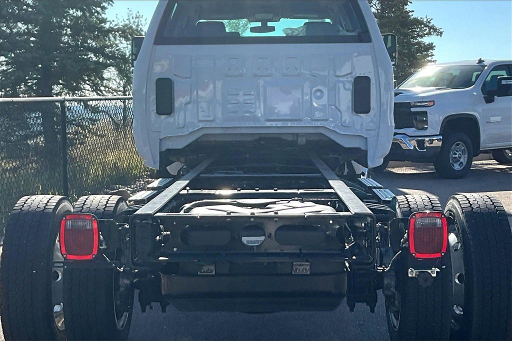 2024 Chevrolet Silverado 5500HD Work Truck photo 3