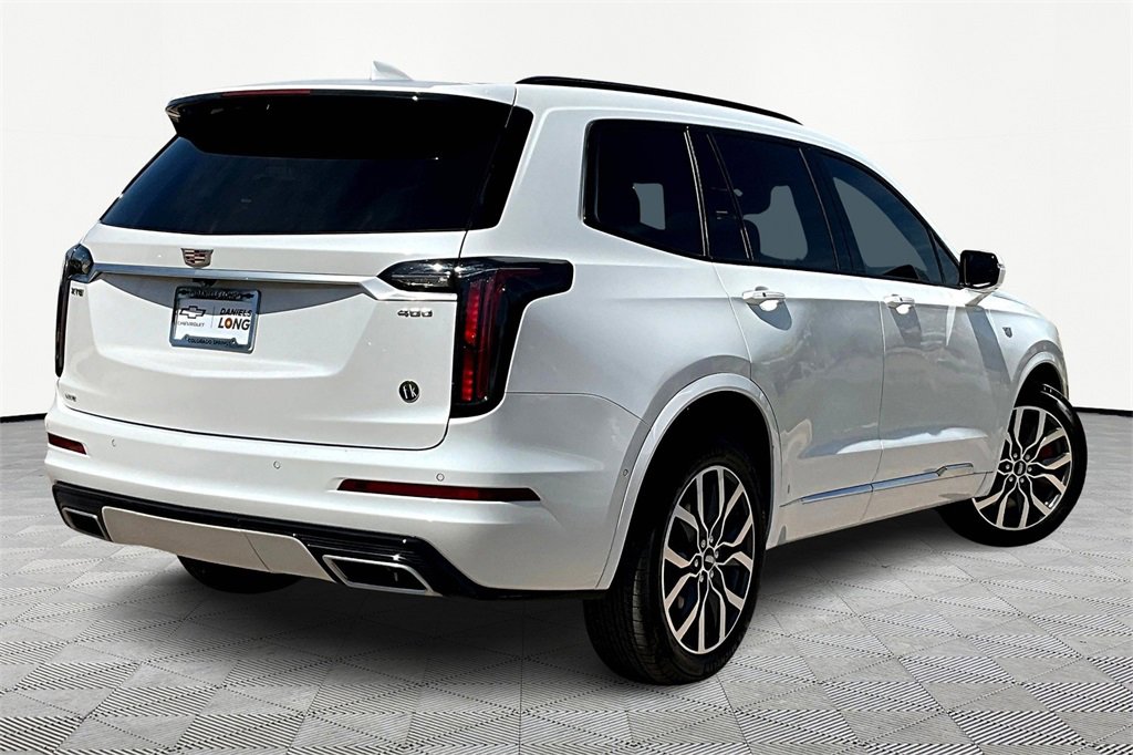 2024 Cadillac XT6 Sport photo 2
