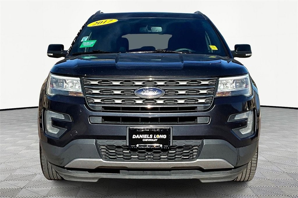 2017 Ford Explorer XLT photo 3