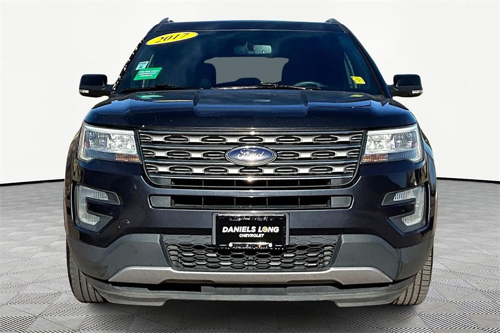 2017 Ford Explorer XLT photo 3