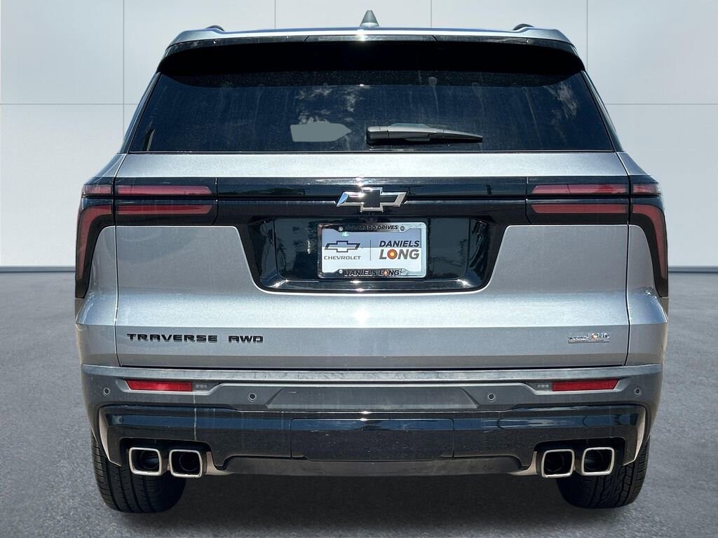 Used 2025 Chevrolet Traverse LT SUV