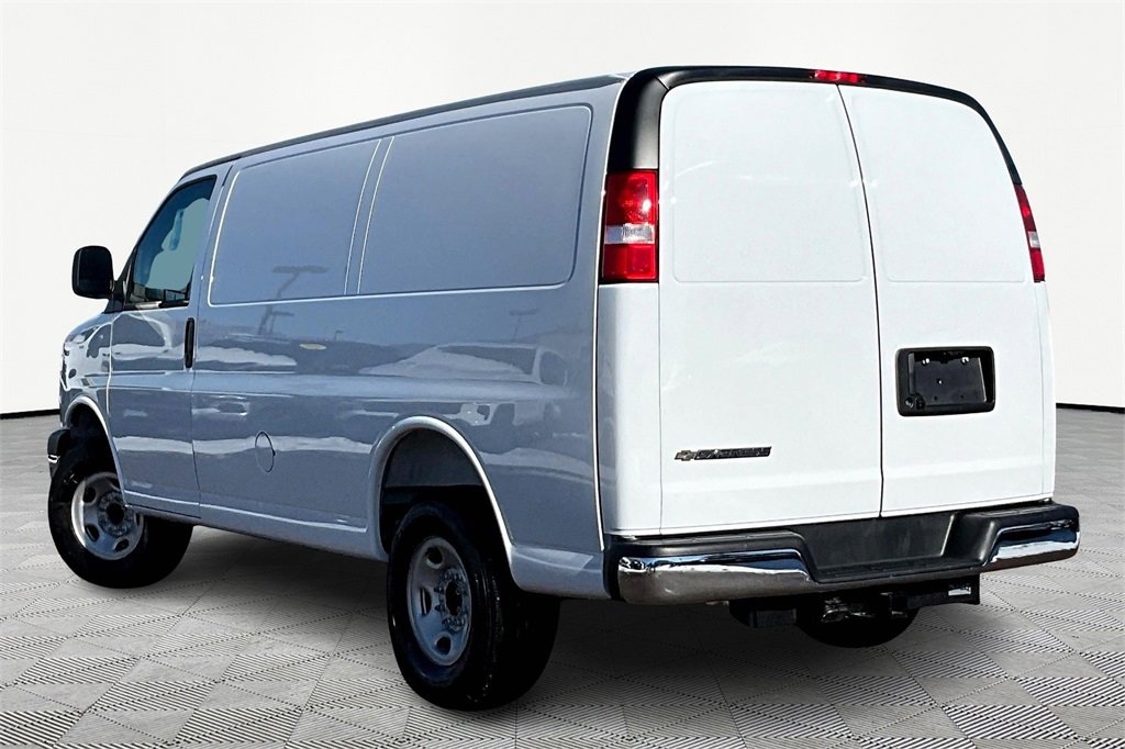 2025 Chevrolet Express Cargo 2500 photo 3