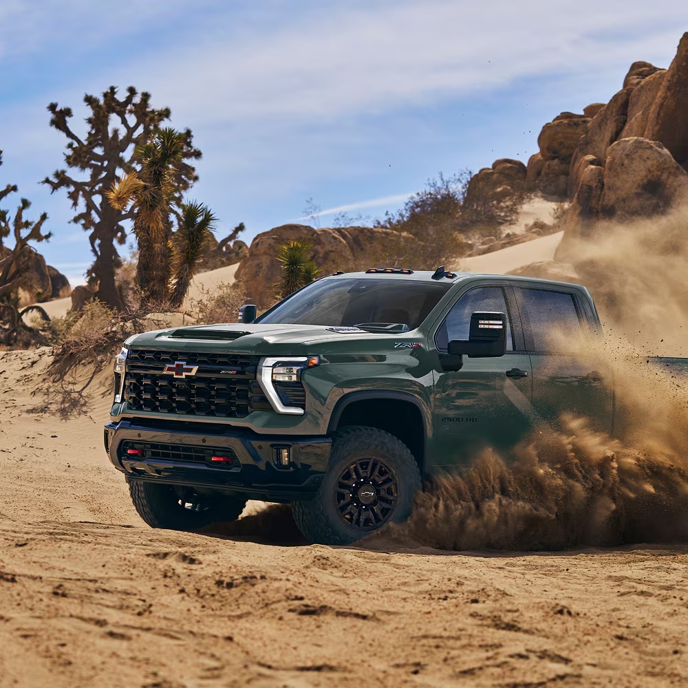 Chevy Silverado 2500HD infotainment screen and advanced trailering tech