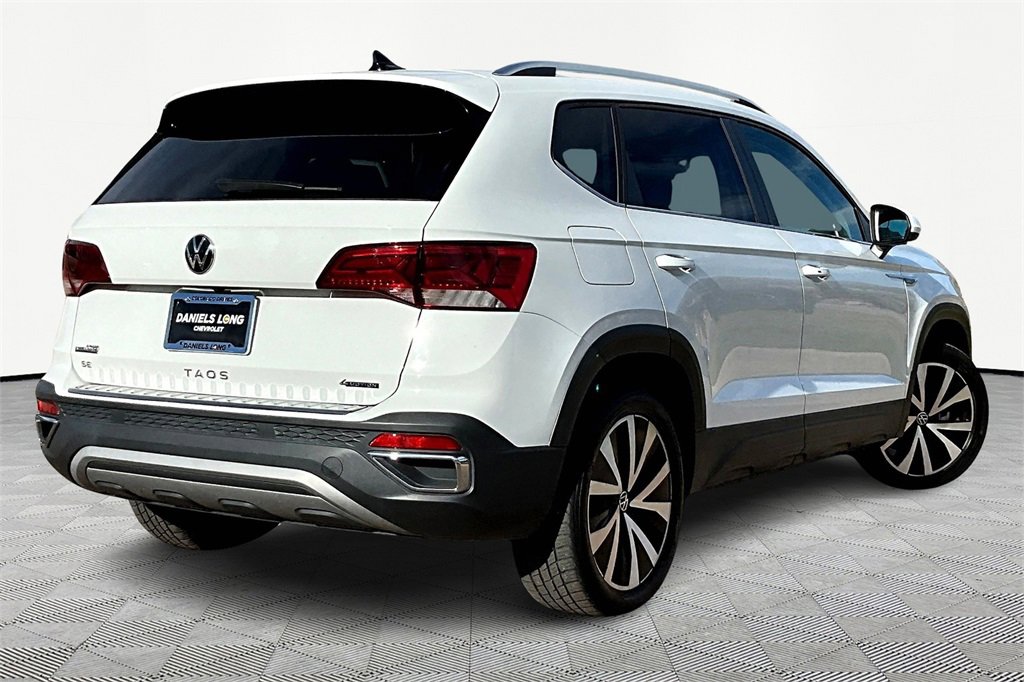 2022 Volkswagen Taos SE photo 2