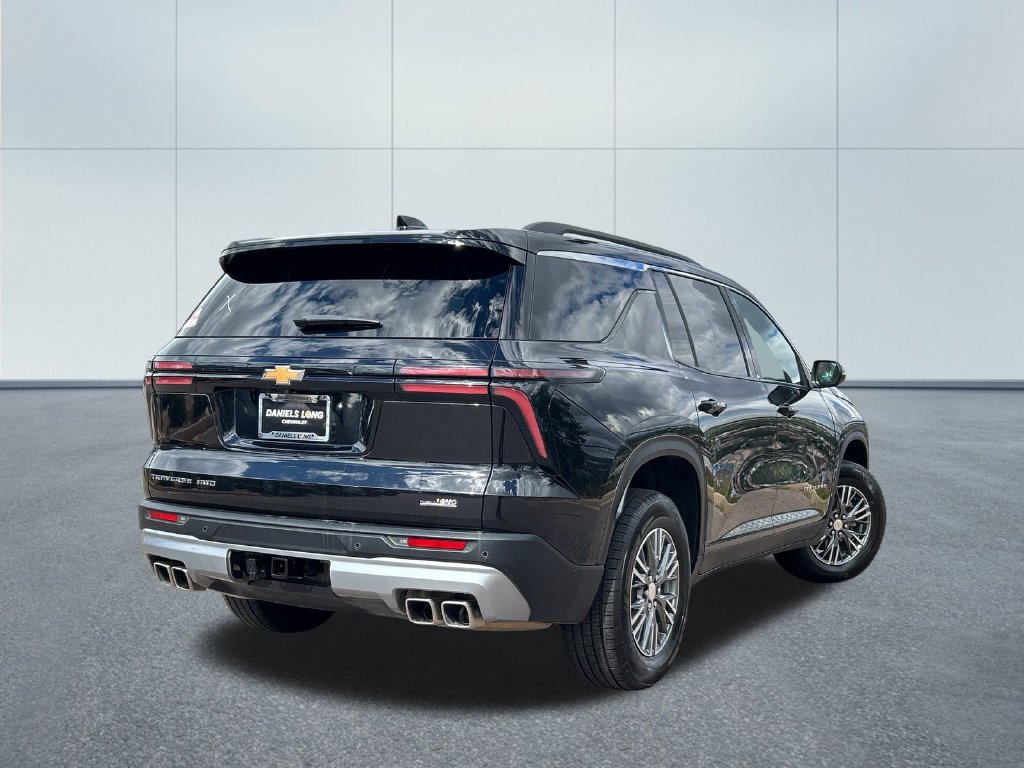 Used 2025 Chevrolet Traverse LT SUV