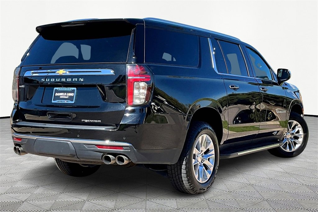 2024 Chevrolet Suburban Premier photo 2