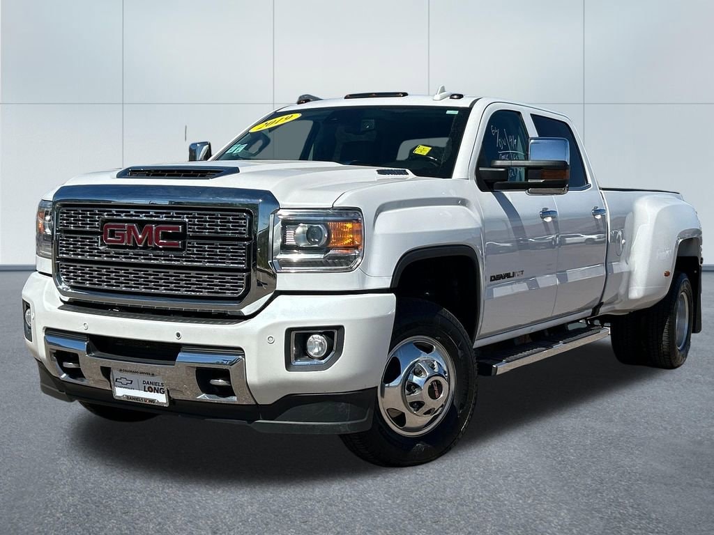 2019 GMC Sierra 4WD Crew Cab Long Box Denali DRW's photo