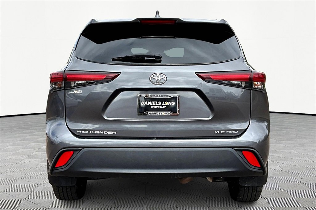 2024 Toyota Highlander XLE photo 3
