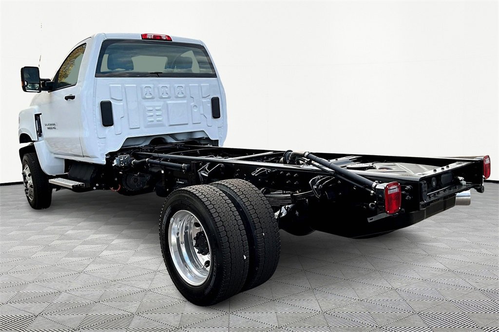 2024 Chevrolet Silverado 5500HD Work Truck photo 3