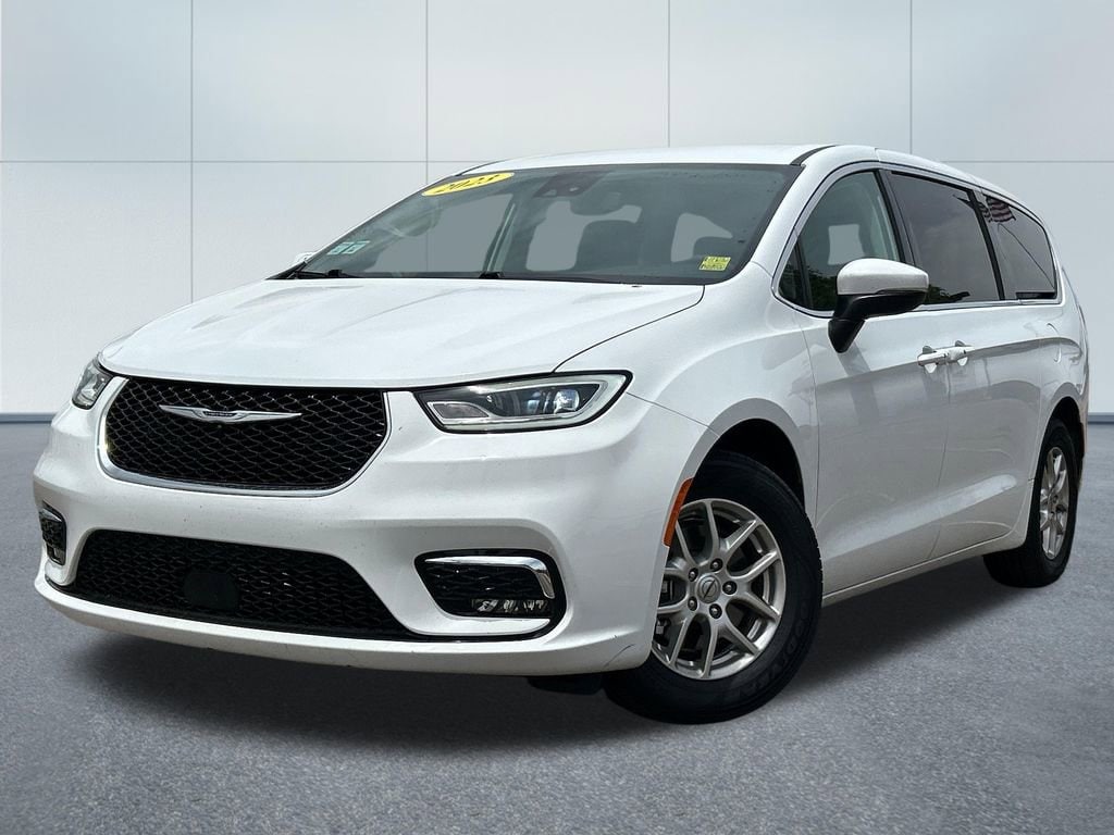 2023 Chrysler Pacifica Touring L's photo