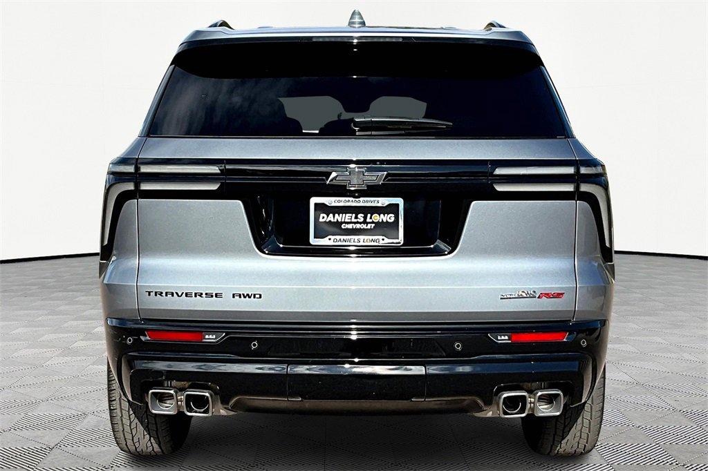 2024 Chevrolet Traverse RS photo 2