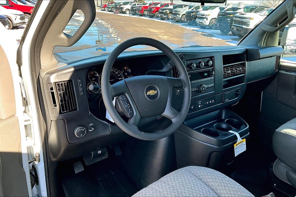 2025 Chevrolet Express Cargo Work Van - Photo 6