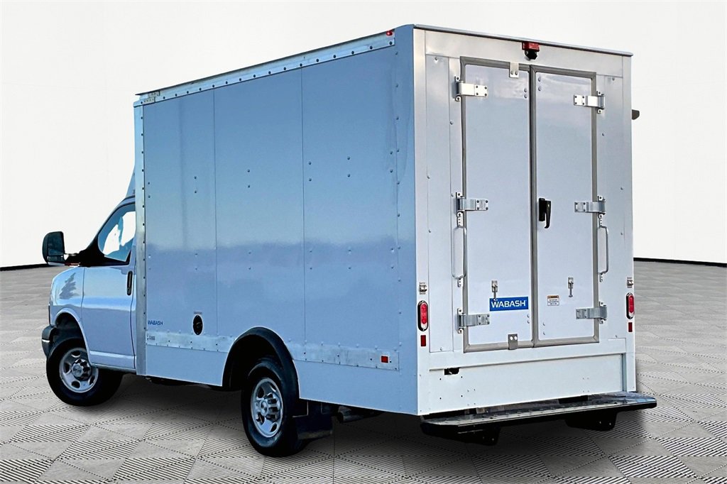 2024 Chevrolet Express Cutaway 3500 photo 3