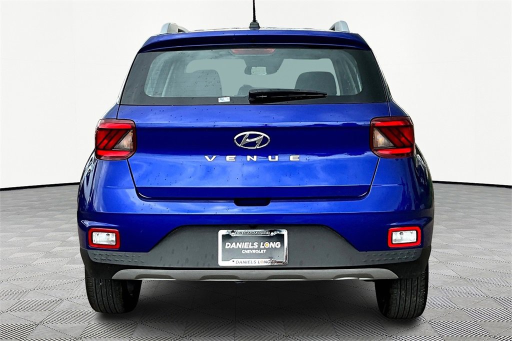 2023 Hyundai Venue SEL photo 4