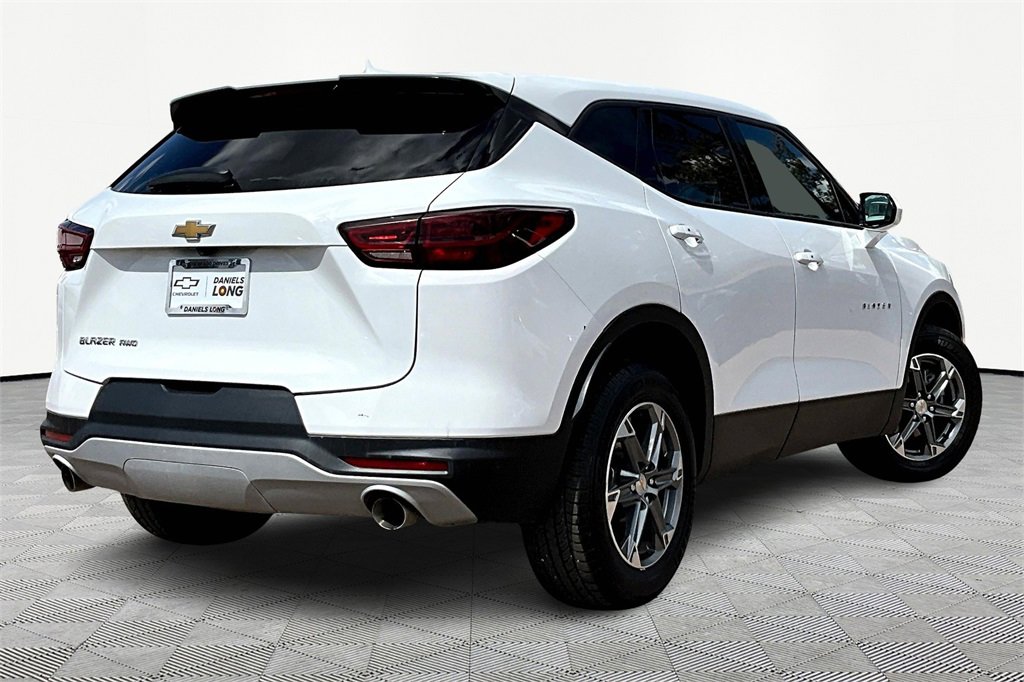 2023 Chevrolet Blazer 2LT photo 2