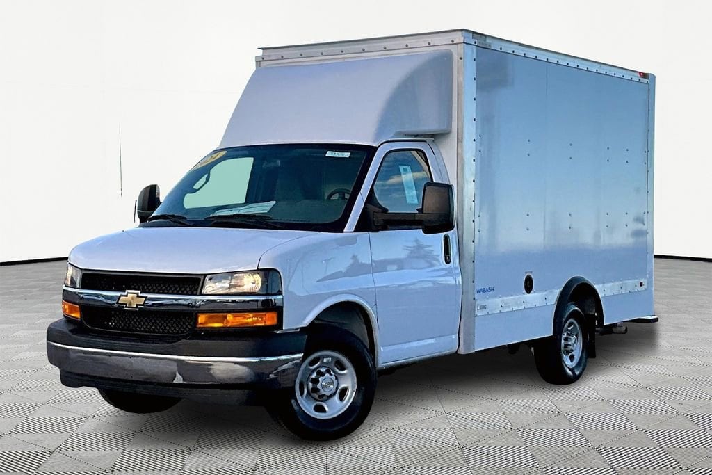 2024 Chevrolet Express Cutaway Base's photo