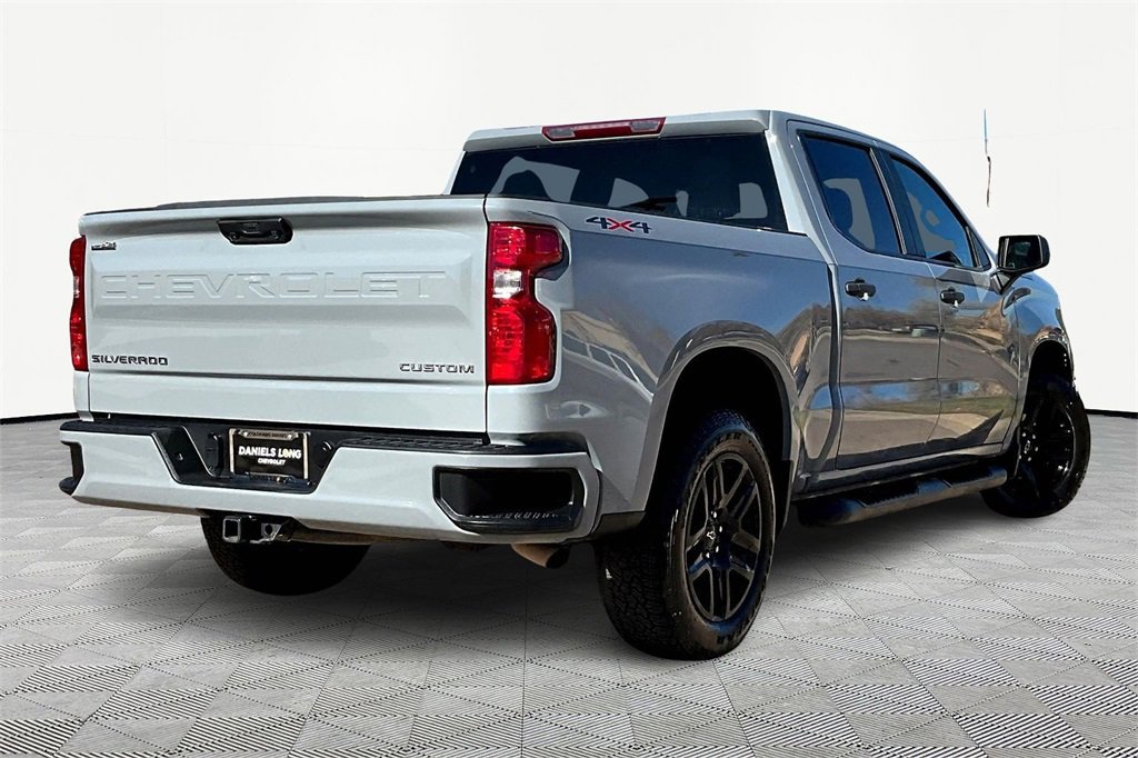 2024 Chevrolet Silverado 1500 Custom photo 2