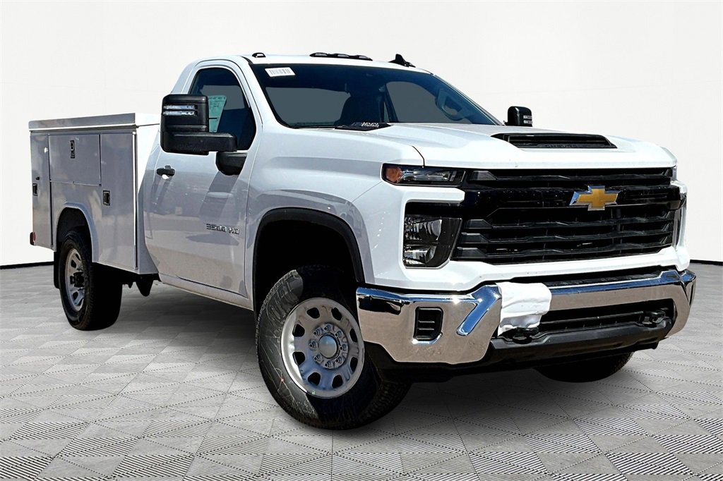 2025 Chevrolet Silverado 3500HD photo 2