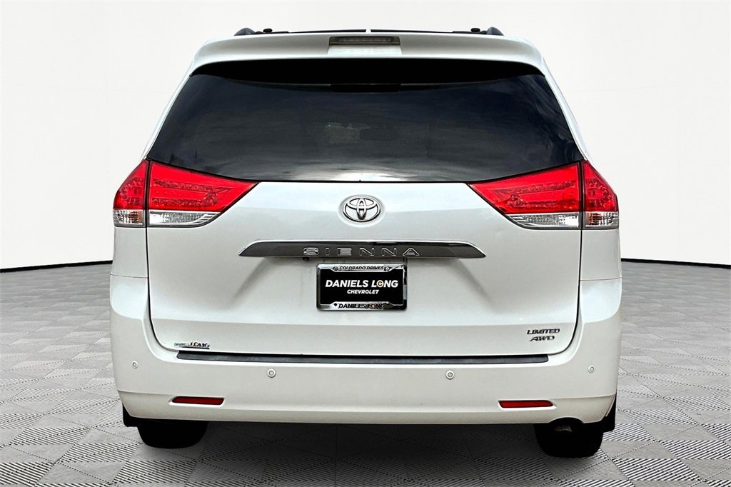 2013 Toyota Sienna Limited photo 4