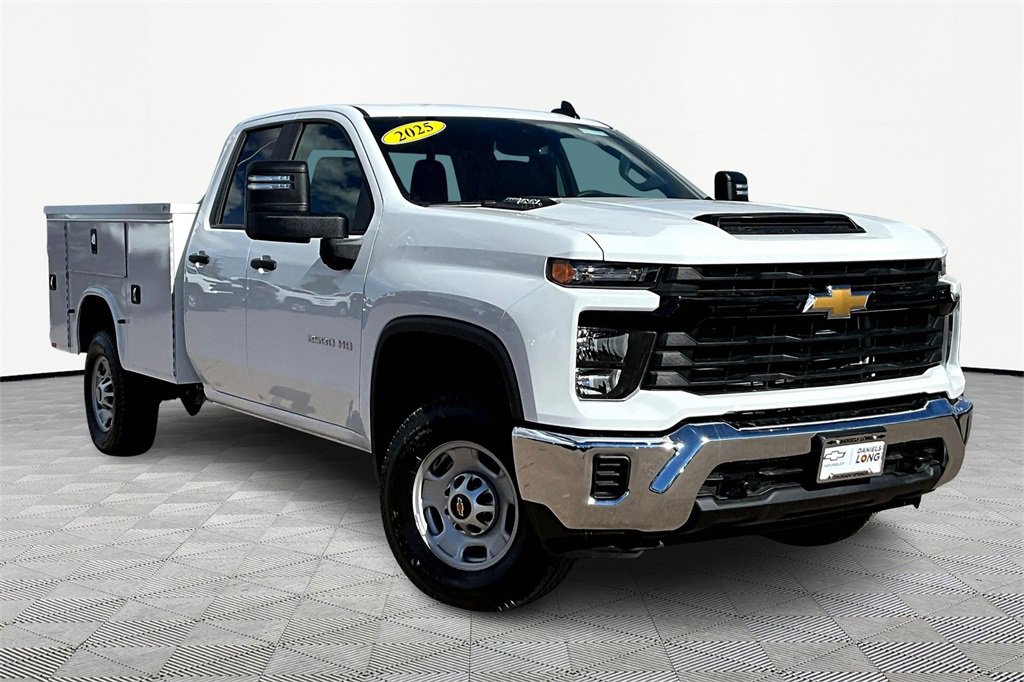 2025 Chevrolet Silverado 2500HD photo 2