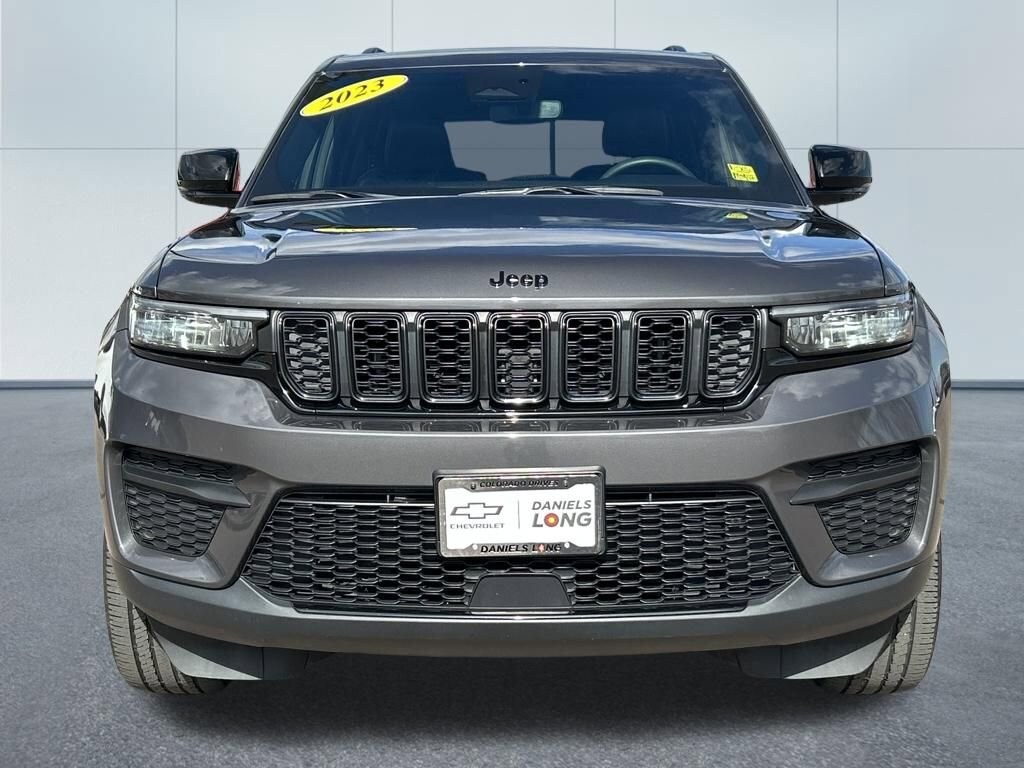 Used 2023 Jeep Grand Cherokee Altitude 4x4 SUV