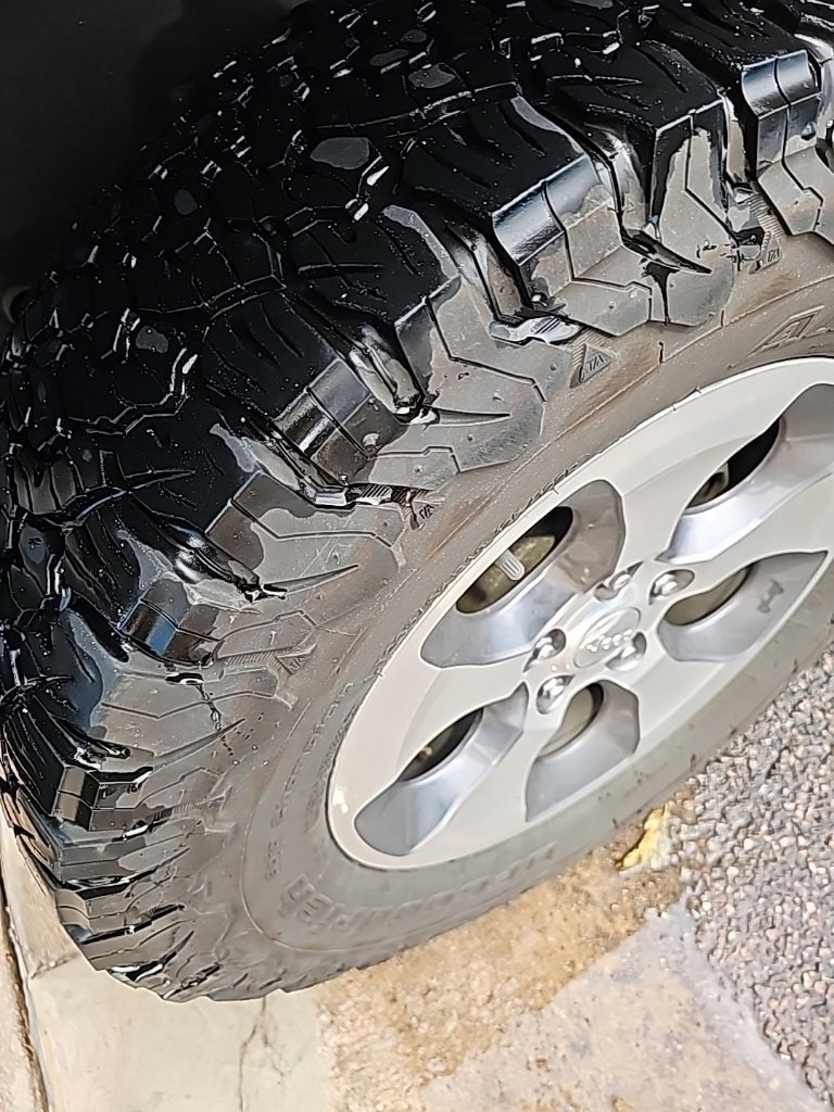 2016 Jeep Wrangler Unlimited Sahara photo 2