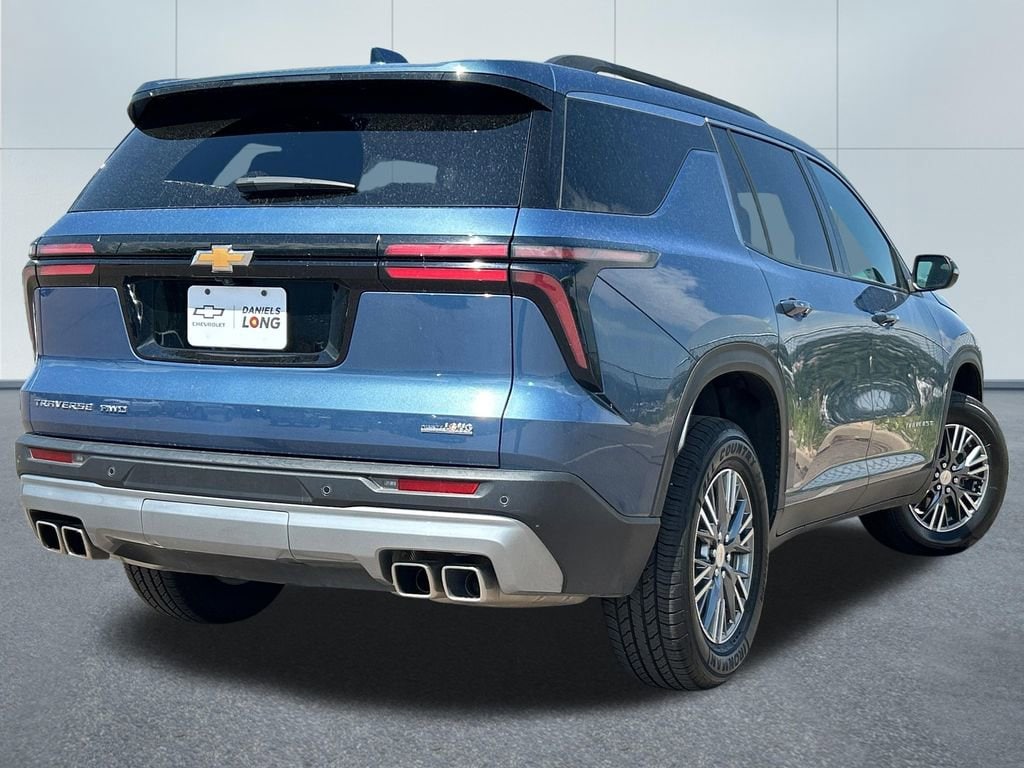 Used 2025 Chevrolet Traverse LT SUV