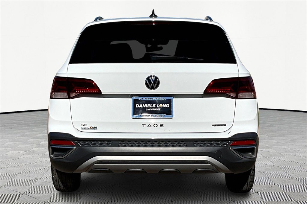 2023 Volkswagen Taos SE photo 4