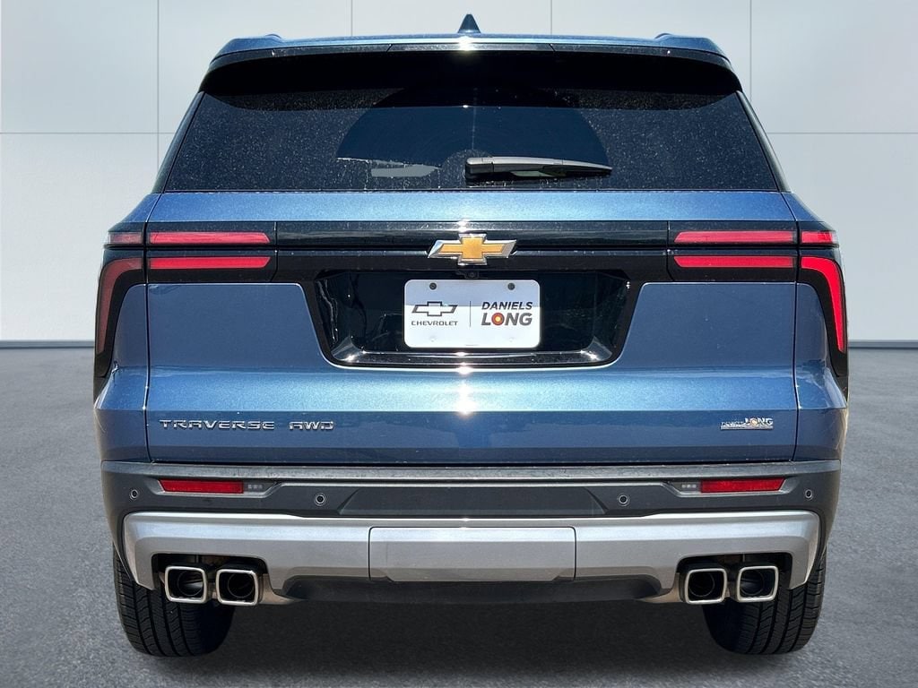 Used 2025 Chevrolet Traverse LT SUV