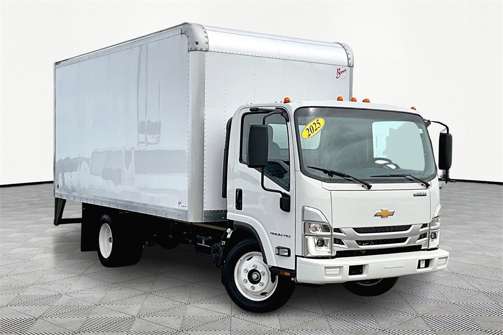 2025 Chevrolet Silverado 4500HD photo 2