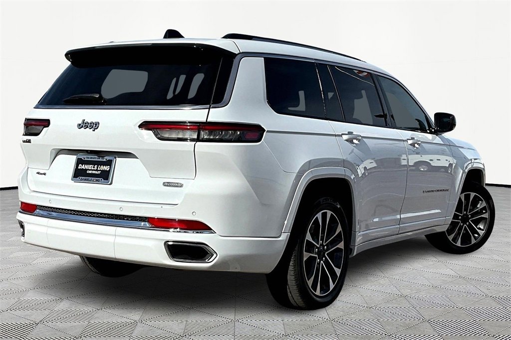 2023 Jeep Grand Cherokee Overland photo 2