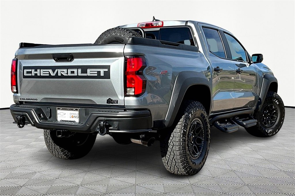 2024 Chevrolet Colorado ZR2 photo 2