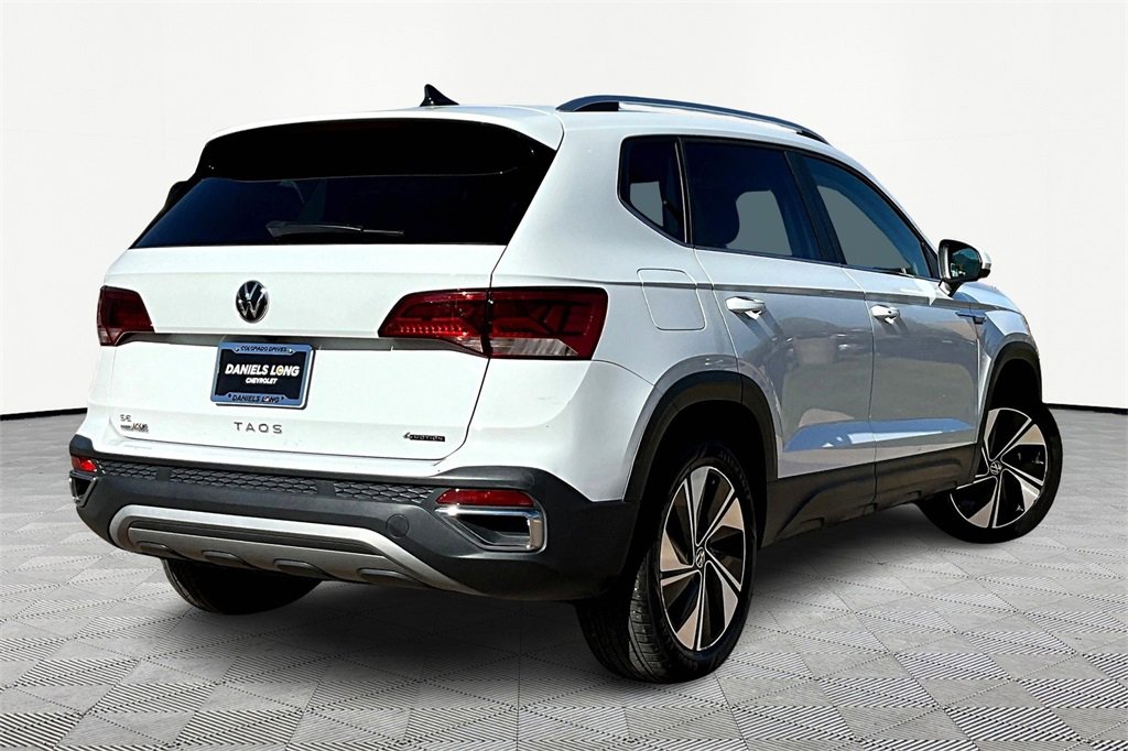 2023 Volkswagen Taos SE photo 2