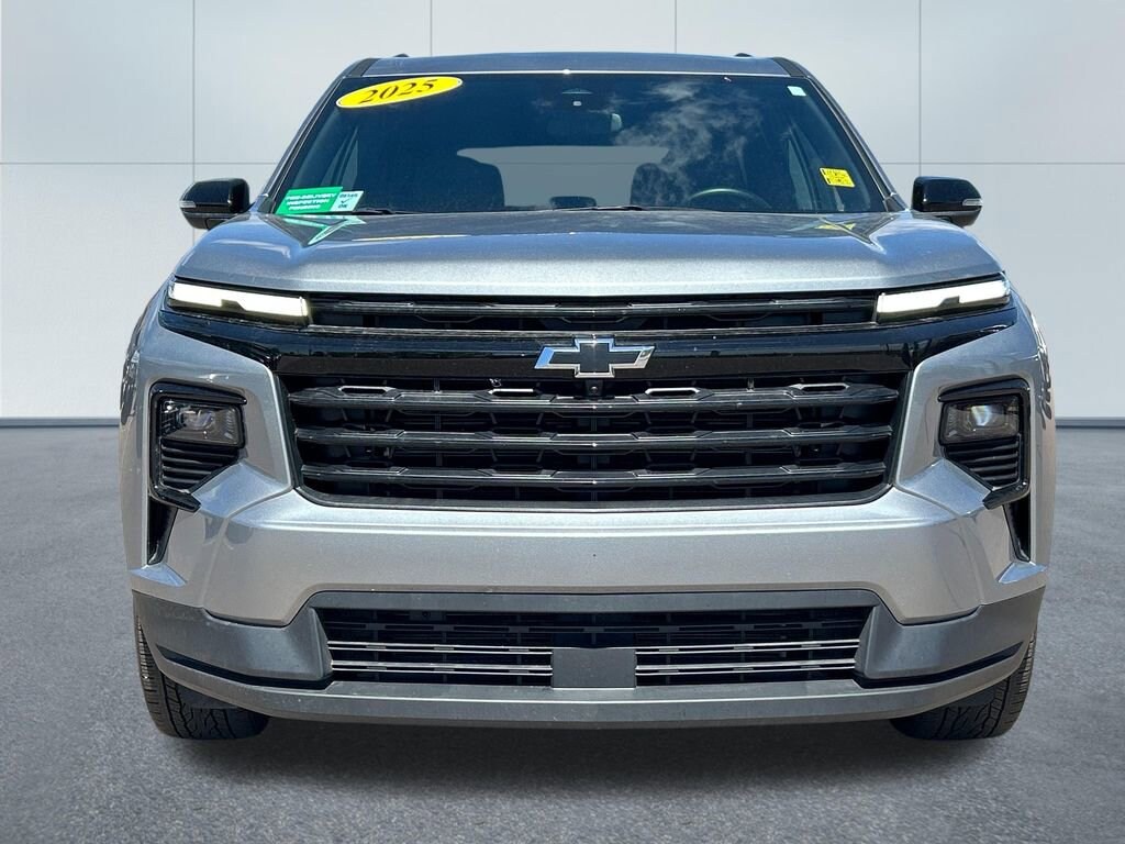 Used 2025 Chevrolet Traverse LT SUV