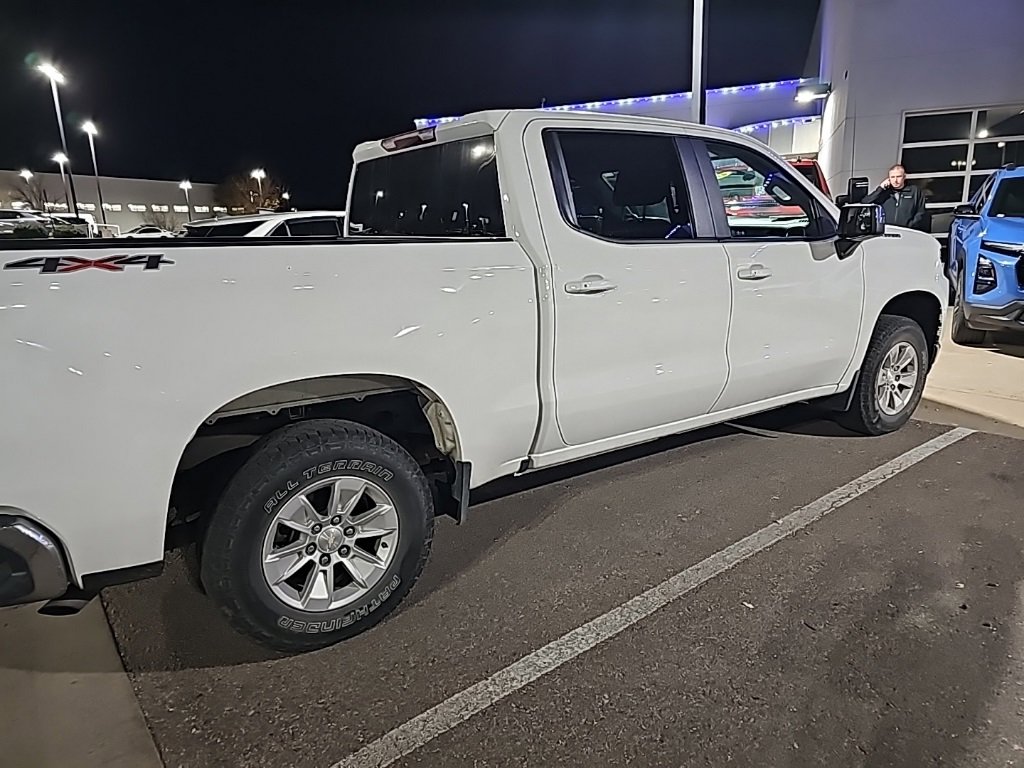 2019 Chevrolet Silverado 1500 LT photo 2