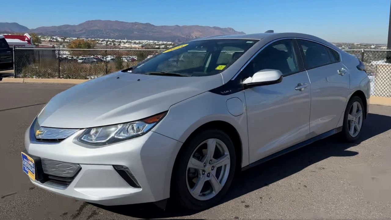 2018 Chevrolet Volt LT photo 4