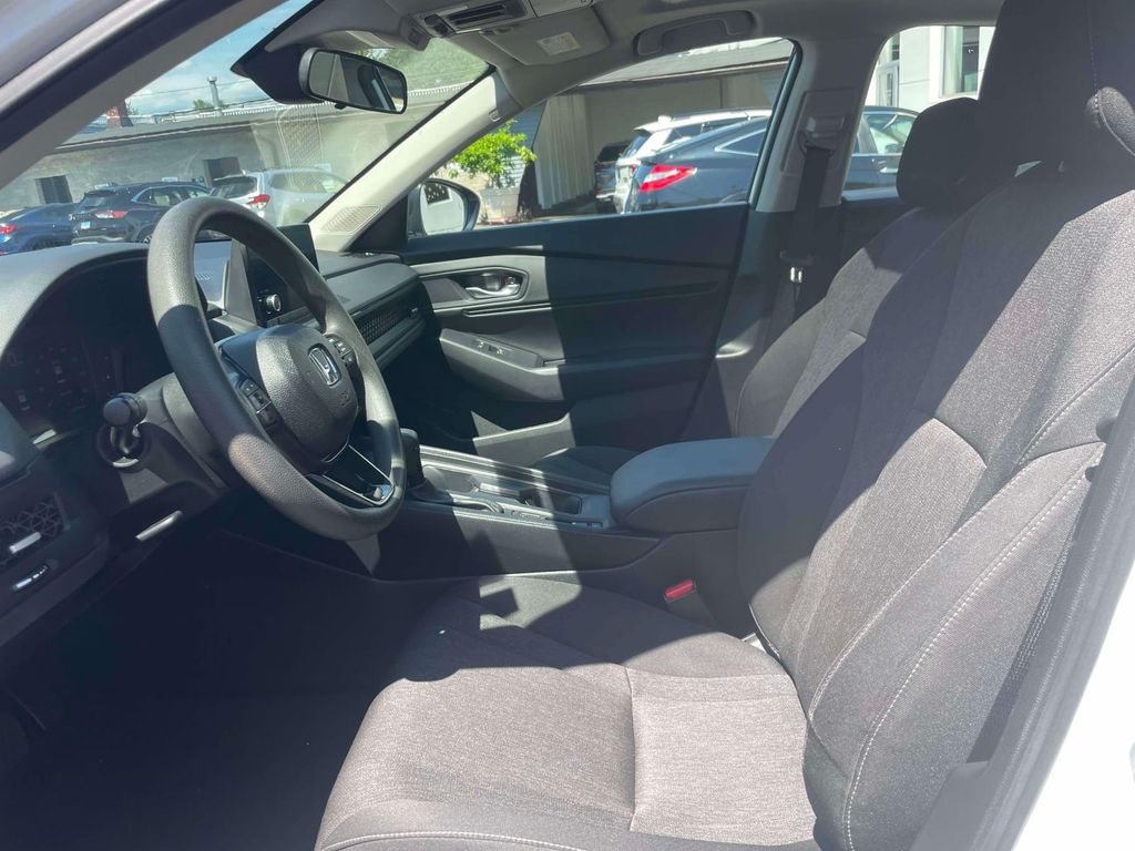 2025 Honda Accord SE - Photo 15