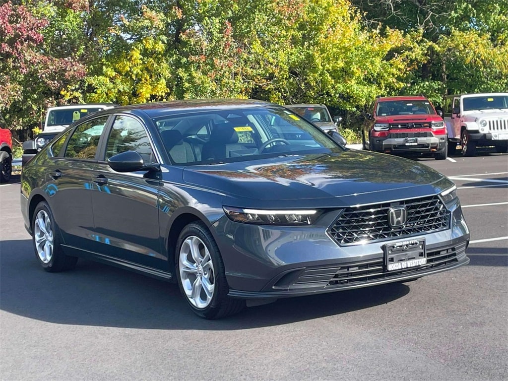 2024 Honda Accord LX's photo