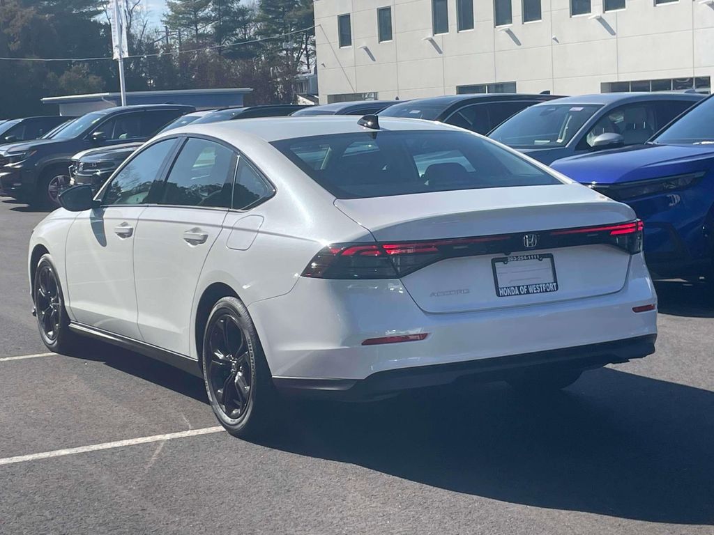 2025 Honda Accord SE - Photo 6