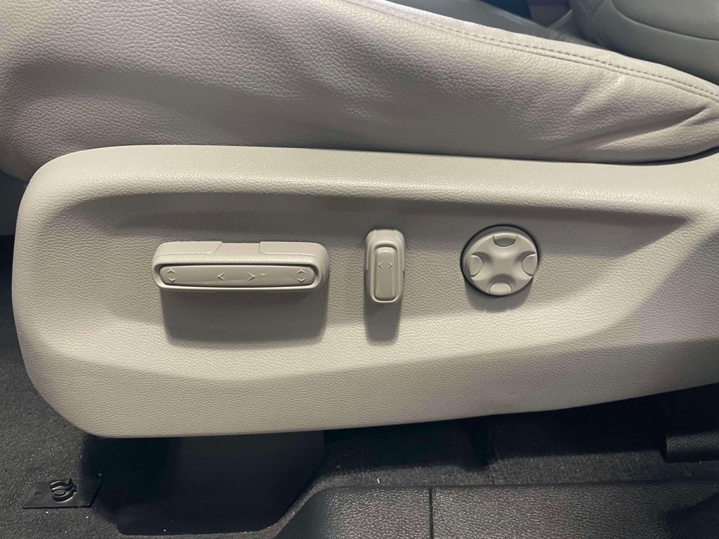 2024 Honda Odyssey EX-L - Photo 19