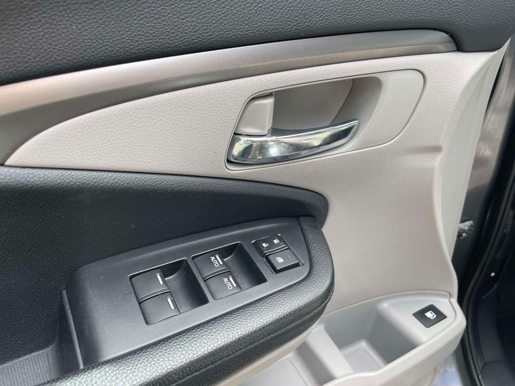 2016 Honda Pilot LX - Photo 16