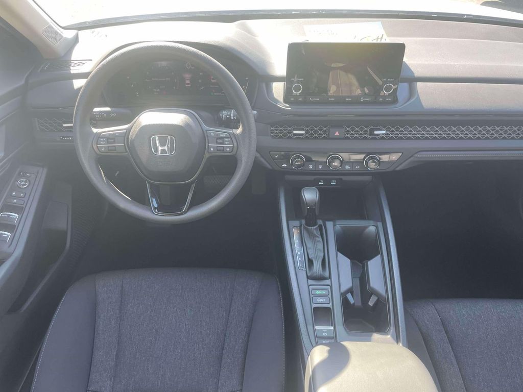 2025 Honda Accord SE - Photo 11