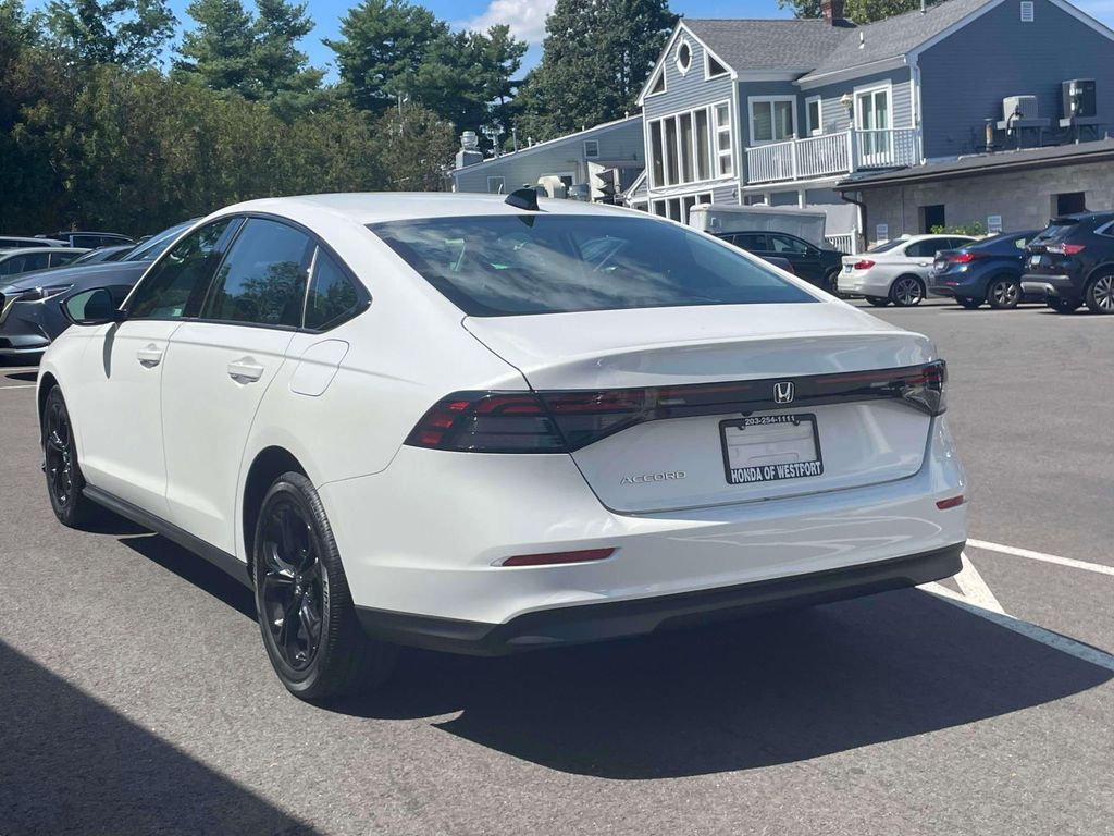 2025 Honda Accord SE - Photo 7