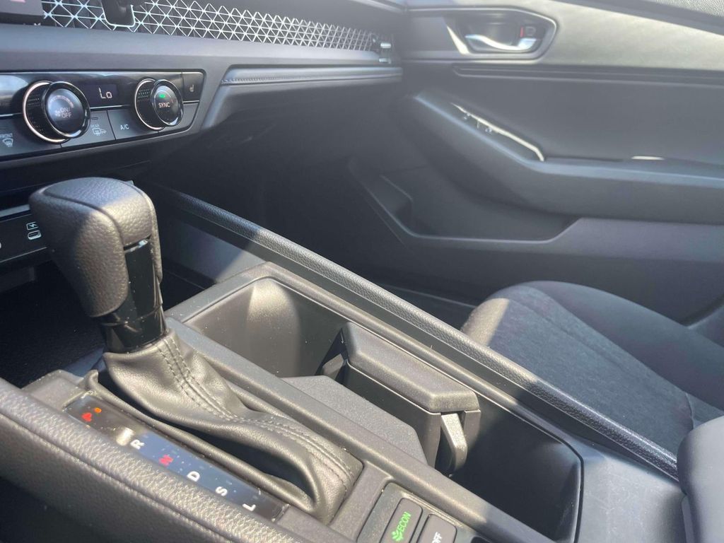 2025 Honda Accord SE - Photo 32
