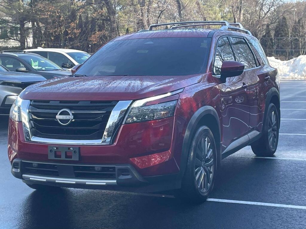Used 2025 Nissan Pathfinder SL SUV