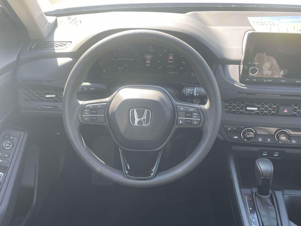 2025 Honda Accord SE - Photo 13