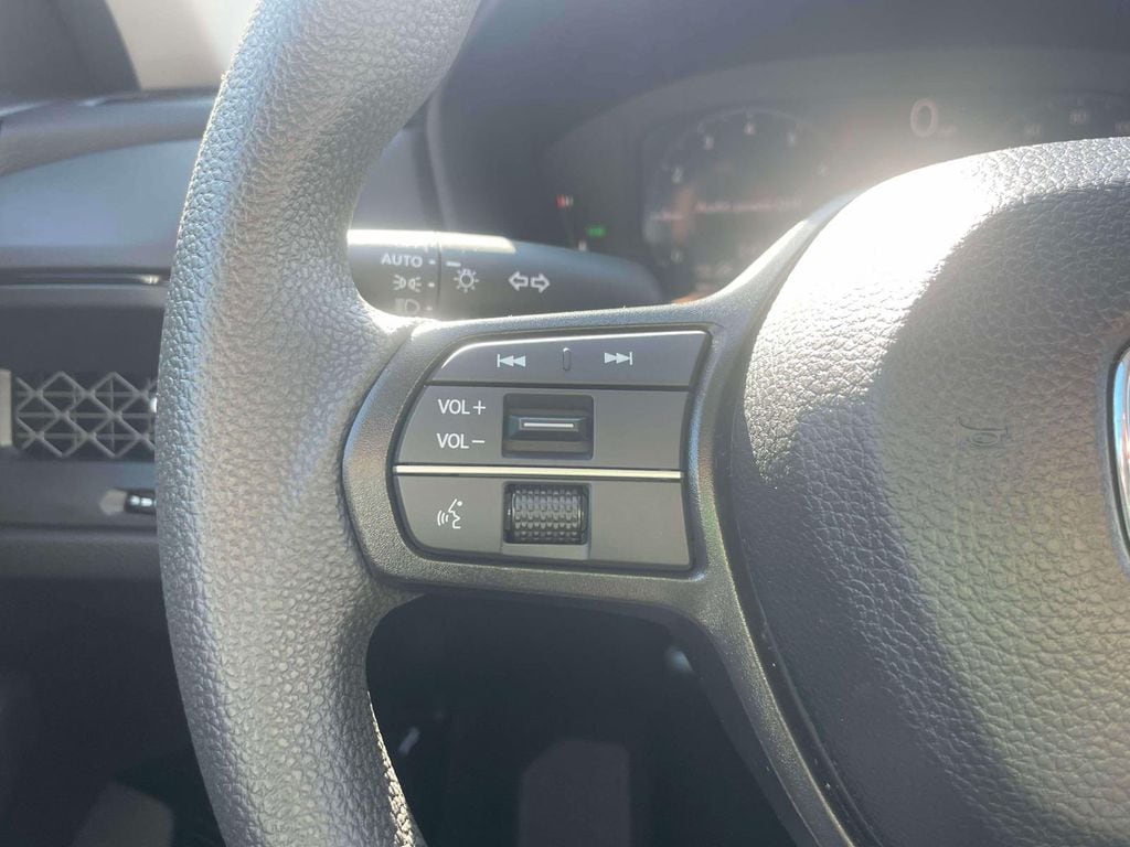 2025 Honda Accord SE - Photo 22