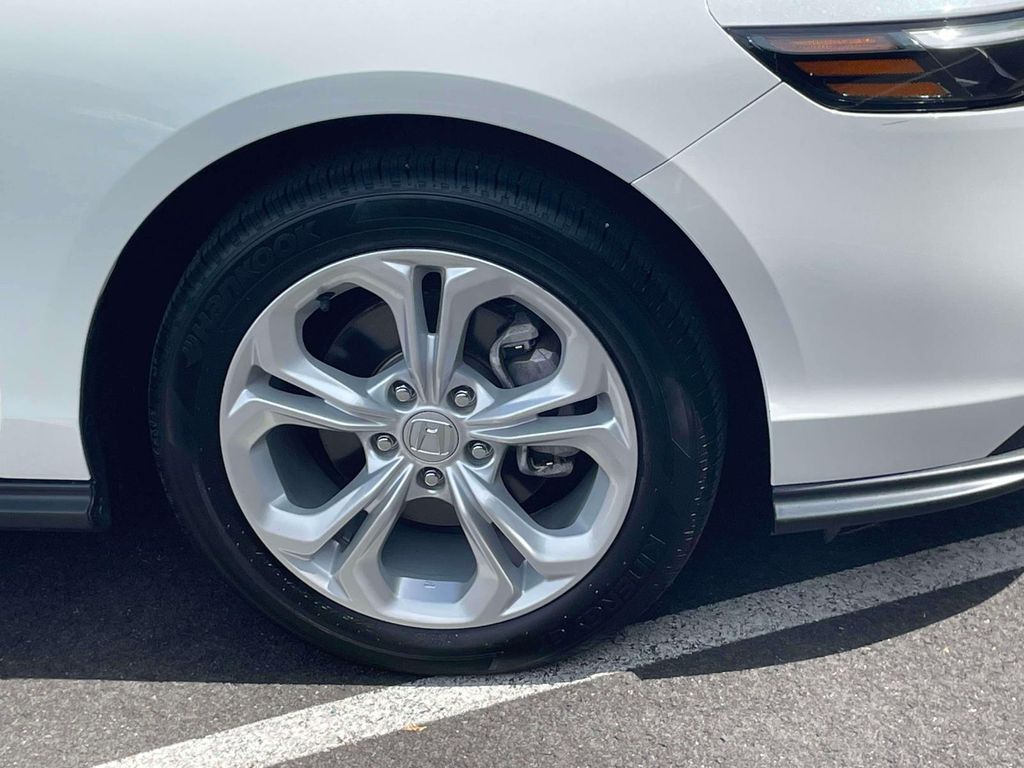 2024 Honda Accord LX - Photo 8